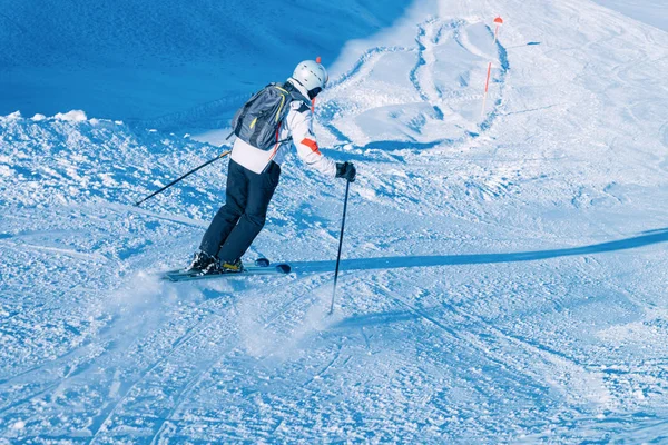 Homem de esqui em Hintertux Glacier ski resort em Zillertal Áustria — Fotografia de Stock