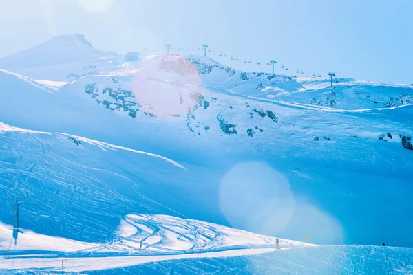 奥地利齐勒塔尔的欣特图冰川滑雪胜地的滑雪缆车 — 图库照片