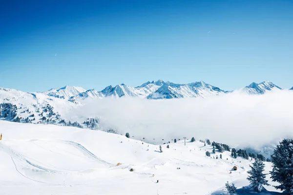 Mraky na lyžařském letovisku Zillertal Arena v Rakousku — Stock fotografie