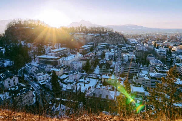 Vista panorámica con paisaje de la ciudad vieja Salzburgo Puesta del sol de Monchsberg —  Fotos de Stock