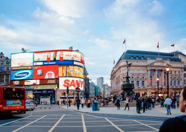 Londra'da Westminster City Piccadilly Circus İnsanlar