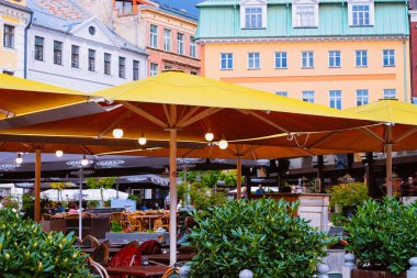 Riga Letonya Eski Şehir Teras sokak kafe