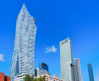 Varşova şehir merkezinde modern gökdelenler