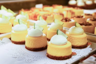 Limon krema dilim ile Vanilyacheesecake pasta tatlılar