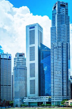 Bir Raffles Yeri Uob Plaza Binası Singapur silueti içinde