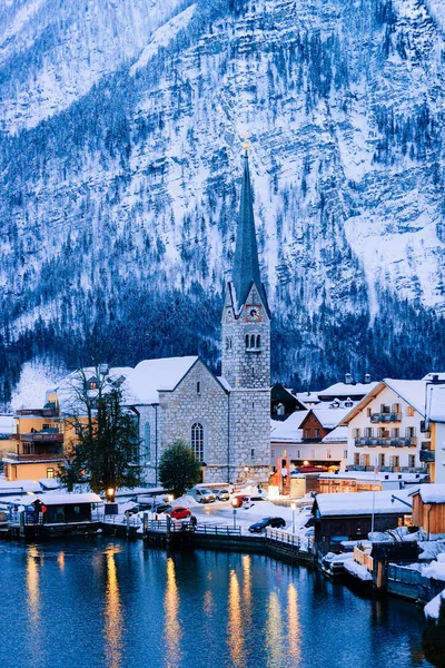 Hallstatt cerca de Salzburgo de Austria en la noche de Europa — Foto de Stock