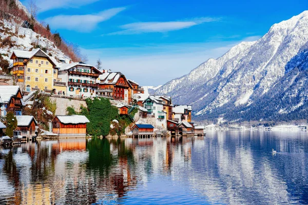 Hallstatt cerca de Salzburgo en Austria en la mañana de Europa — Foto de Stock