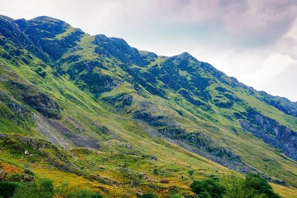 Landscape of mountains in Snowdonia National Park UK — Stock Photo, Image