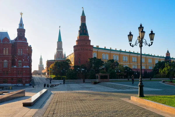 Museo Histórico Estatal y torres del Kremlin en la Plaza Roja Moscú —  Fotos de Stock