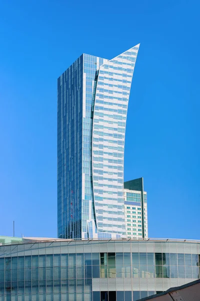 Moderne skyskrapere i sentrum av Warszawa by – stockfoto