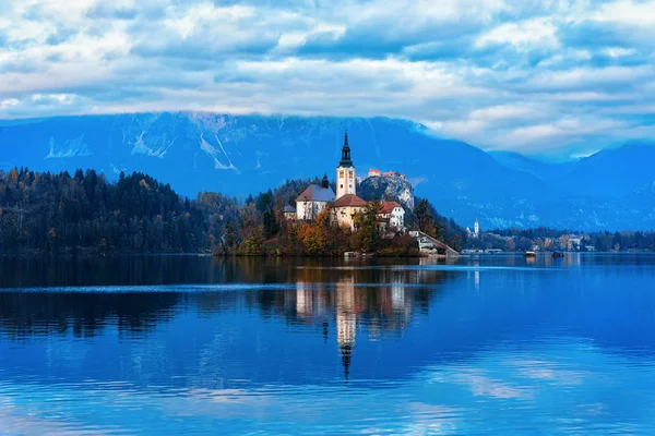 美丽的景观布莱德湖与教堂城堡斯洛文尼亚 — 图库照片