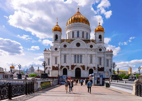 Híd a Krisztus Megváltó székesegyház Moszkvában — Stock Fotó