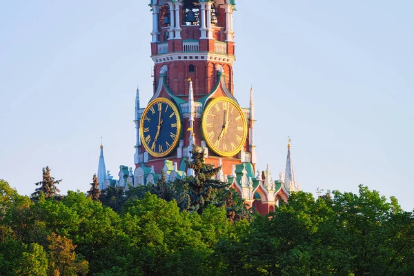 Horloge de la Tour Spasskaya du Kremlin à Moscou — Photo