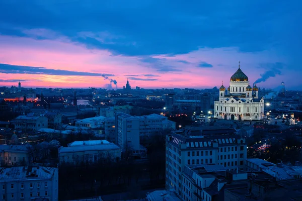 Magische zonsopgang bij Christus Verlosser orthodoxe kerk in Moskou — Stockfoto