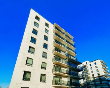 Boş kopyalama alanı ile apartman konut cephesi