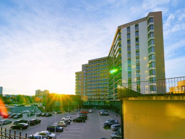 Apartman ev konut bina gayrimenkul konsept sokak