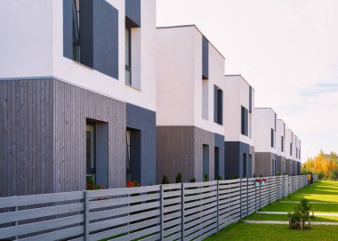 Kapı ile apartman konut kompleksi