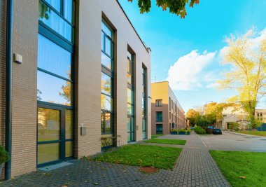 Modern apartmanlar konut binaları gayrimenkul açık