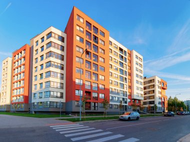 Apartman ev konut bina karmaşık sokak otoparkı