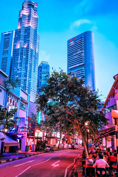 Boat Quay District and UOB Plaza Singapore night — Stock Photo, Image