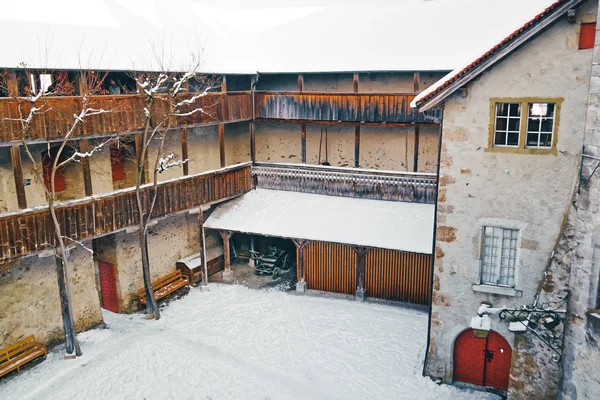 Zimní dvůr hradu Gruyeres — Stock fotografie
