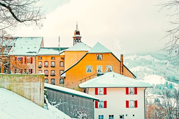 Gruyeres cidade aldeia na Suíça inverno — Fotografia de Stock