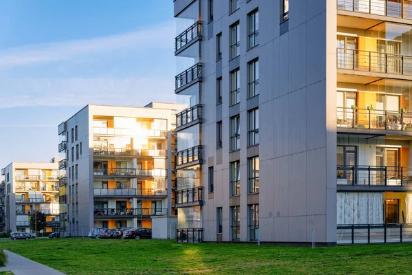Wohnung moderne Häuser Wohngebäude Immobilien im Freien — Stockfoto
