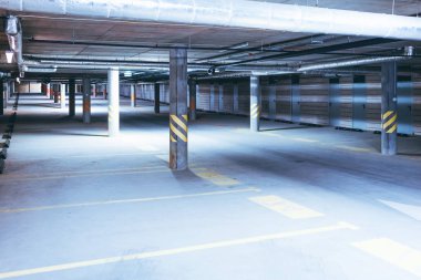 Avrupa modern apartman da yeraltı otoparkı