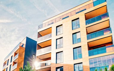 Eu Pine ağaçları Konut binalarının modern mimari kompleksi