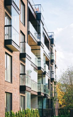 Modern apartman ab cam mimarisi