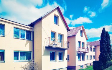 Ab Modern kır evi ve mahkeme bahçesi