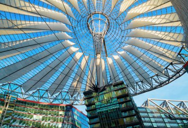 Potsdamer Platz Sony Center cam çatı parçası