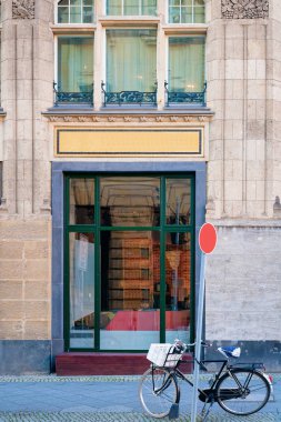 Bisiklet Berlin'de Modern binada park