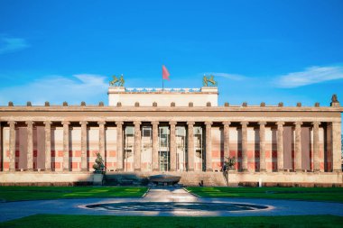 Alman merkezi Berlin'de Altes Eski Musem ve Lustgarden park