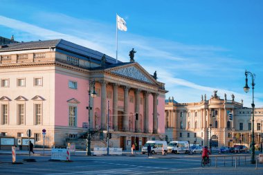 Alman Şehri Berlin Devlet Opera binası Staatsoper Street
