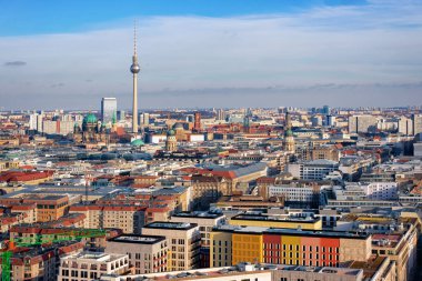 Berlindom Katedrali ile Berlin Şehir merkezihavadan görünümü