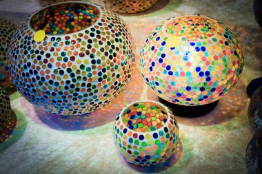 Almanya'da Noel pazarının cam fenerler