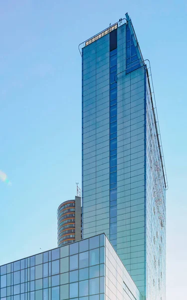 Eu moderne Bürogebäude Wolkenkratzer bei Sonnenuntergang — Stockfoto