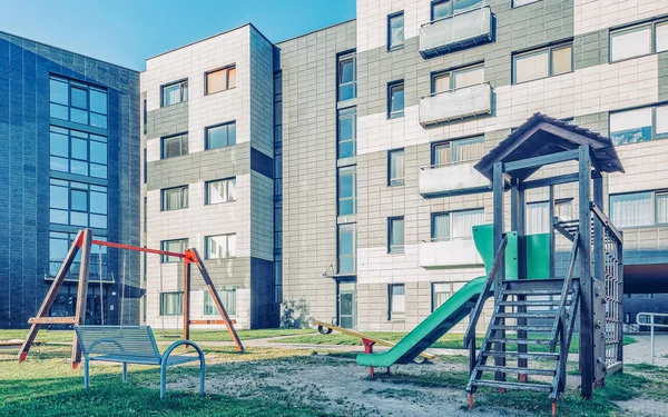 UE Apartamento nuevo edificios residenciales parque infantil — Foto de Stock