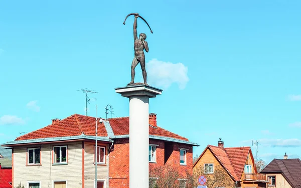 Rzeźba EU Archer na skrzyżowaniu ruchu obrotowego w Druskiennikach — Zdjęcie stockowe