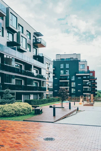 Banklı modern apartman mahallesi