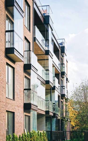 Modern apartman ab cam mimarisi