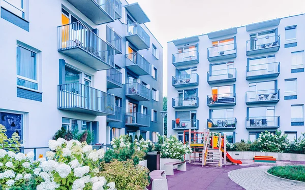 Saksılı AB Modern apartmanlar