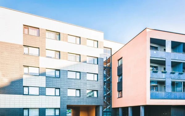 Ab Footpath açık tesisleri ile yeni apartman lar