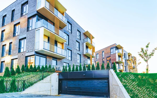 Eu modernes Wohnhaus Wohnhaus Architektur Garage — Stockfoto