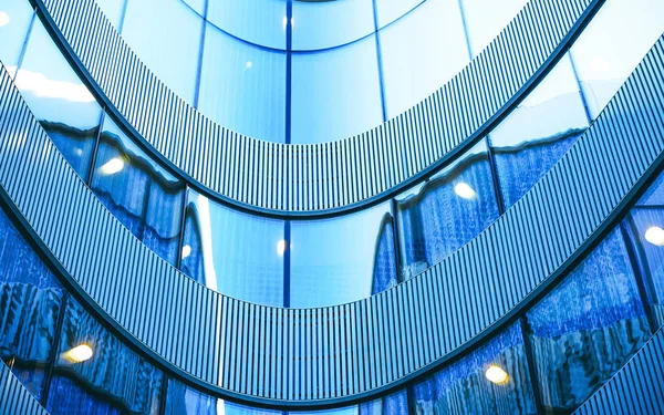 Современный футуристический архитектурный стальной и стеклянный небоскреб ЕС — стоковое фото