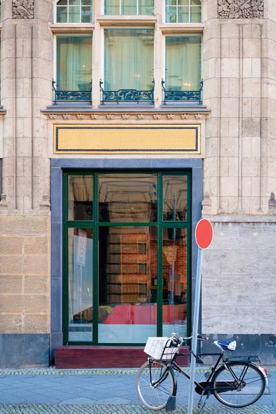 Bisiklet Berlin'de Modern binada park