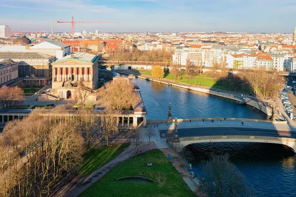 Alte Nationalgalerie Spree River Müzesi Ada Be ile Cityscape — Stok fotoğraf