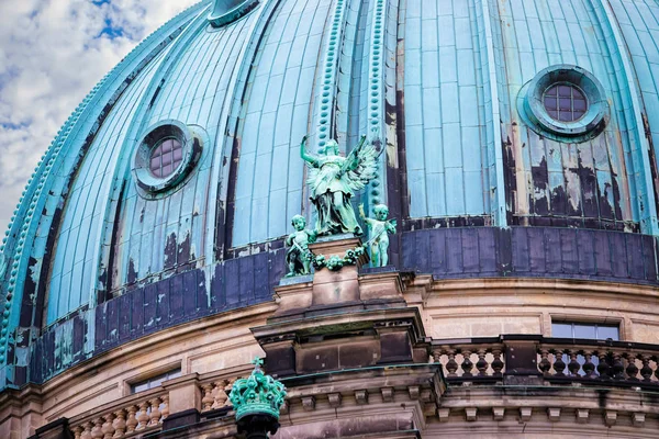 Detalle de la Catedral de Berlín en el centro de Berlín —  Fotos de Stock