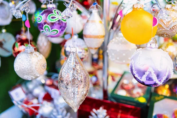 Almanya'da Cam Noel ağacı süslemeleri Noel pazarı